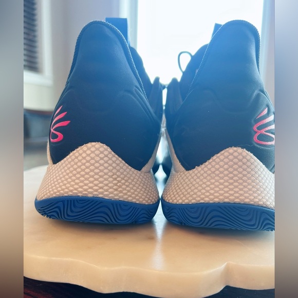 Under Armour Men's Curry HOVR Splash 2
Basketball Shoes • SIZE M7/W8.5 🌊 - Picture 4 of 6